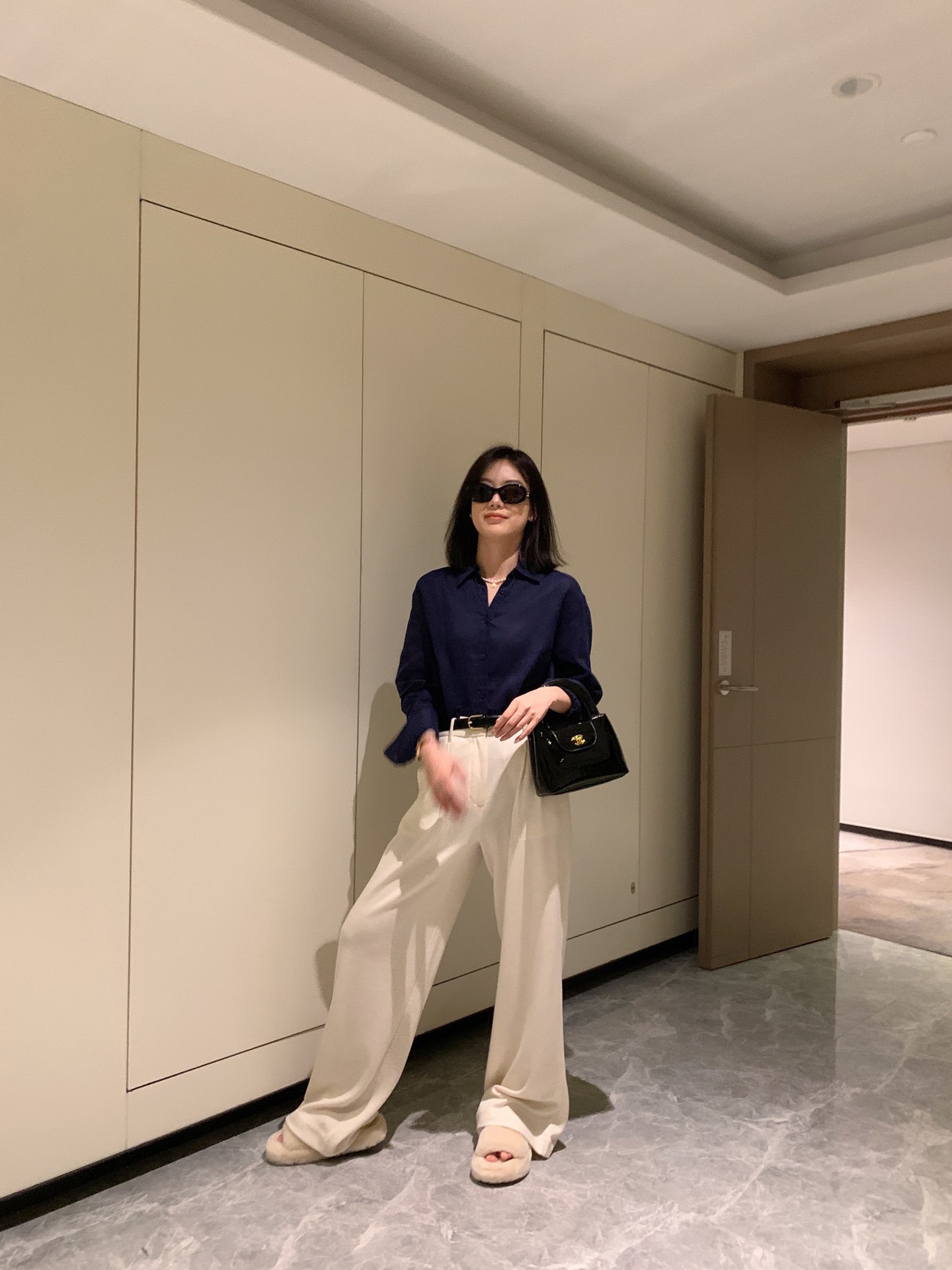 020810 春季新款女士刺绣亚麻平纹纯色简约宽松通勤舒适衬衣衬衫详情43