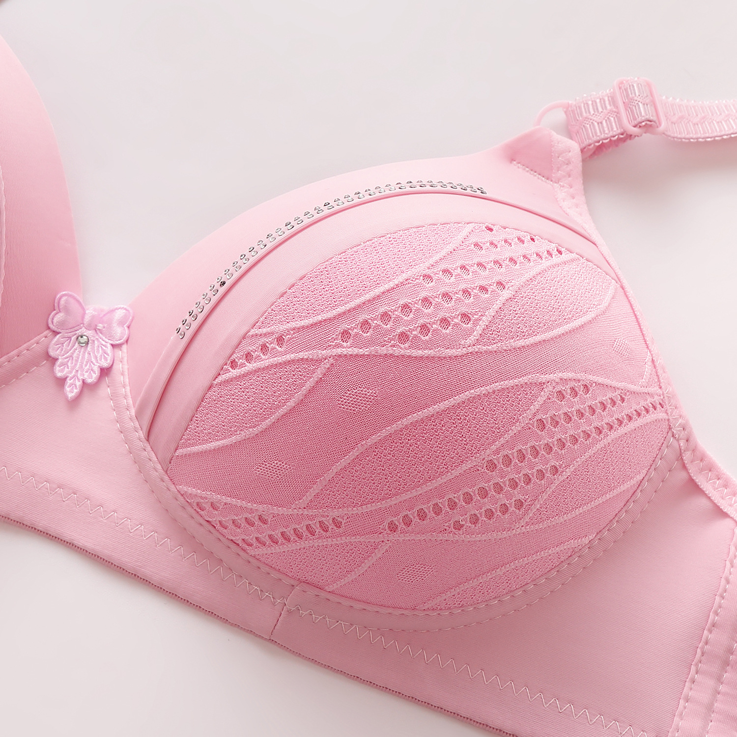 The manufacturer exclusively provides thin, seamless undergarments for women, middle-aged and elderly people, with embossed beads, cut-out and jacquard traditional style bras pic 4