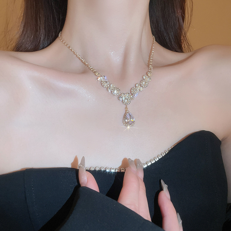European and American cross-border water drop diamond-encrusted stud necklace, light luxury style fashion pendant, collarbone chain, internet-famous high-end accessory for women pic 28