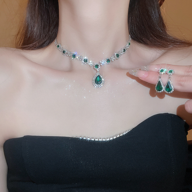 European and American cross-border water drop diamond-encrusted stud necklace, light luxury style fashion pendant, collarbone chain, internet-famous high-end accessory for women pic 6