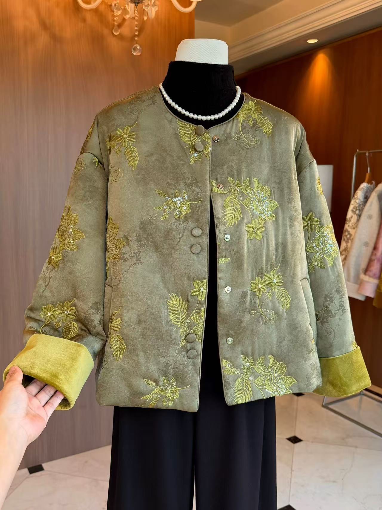 2025新款新中式国风棉衣女冬季时尚复古重工刺绣老钱风夹棉外套详情4