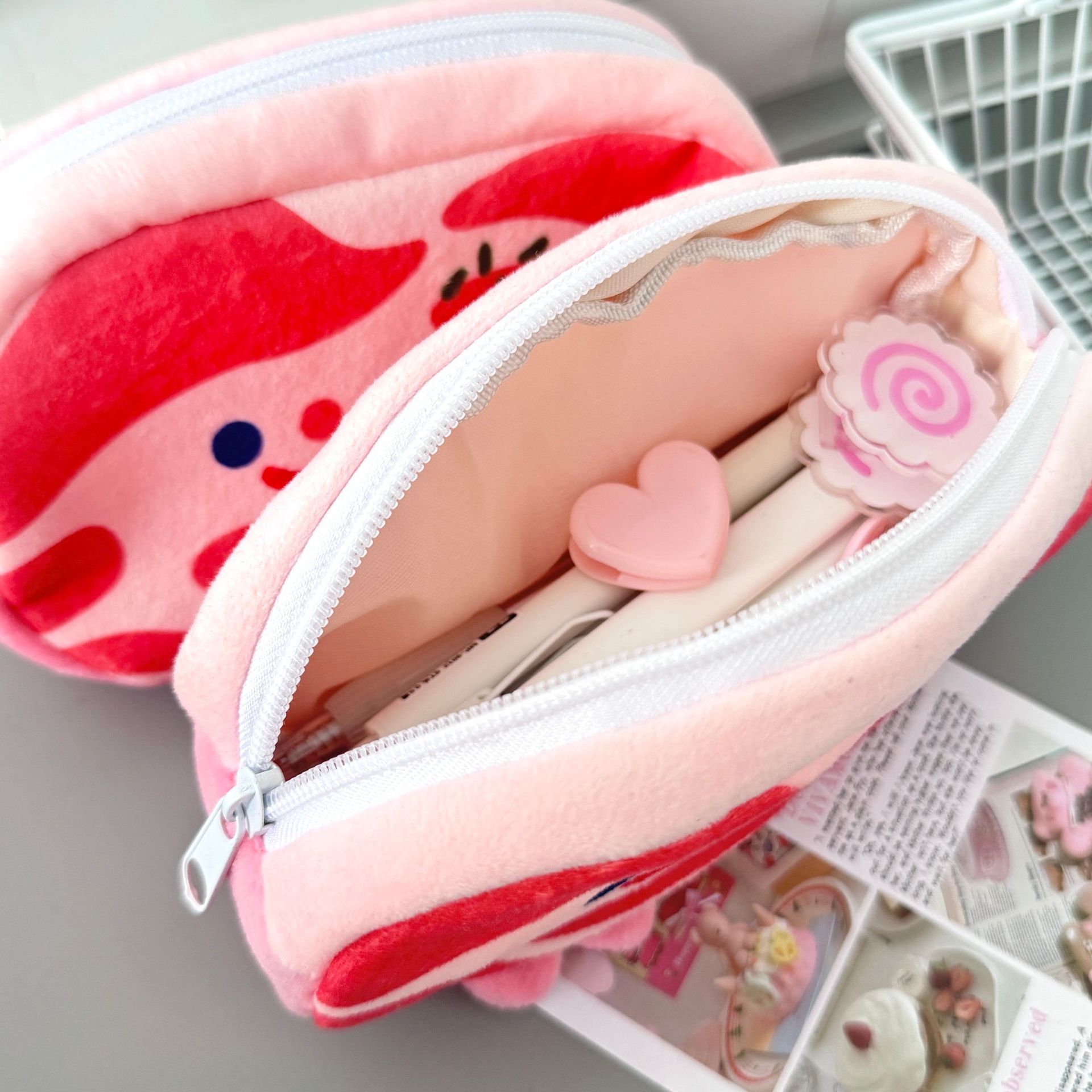 新款五花肉毛绒笔袋高颜值ins大容量学生文具收纳盒简约化妆包详情2