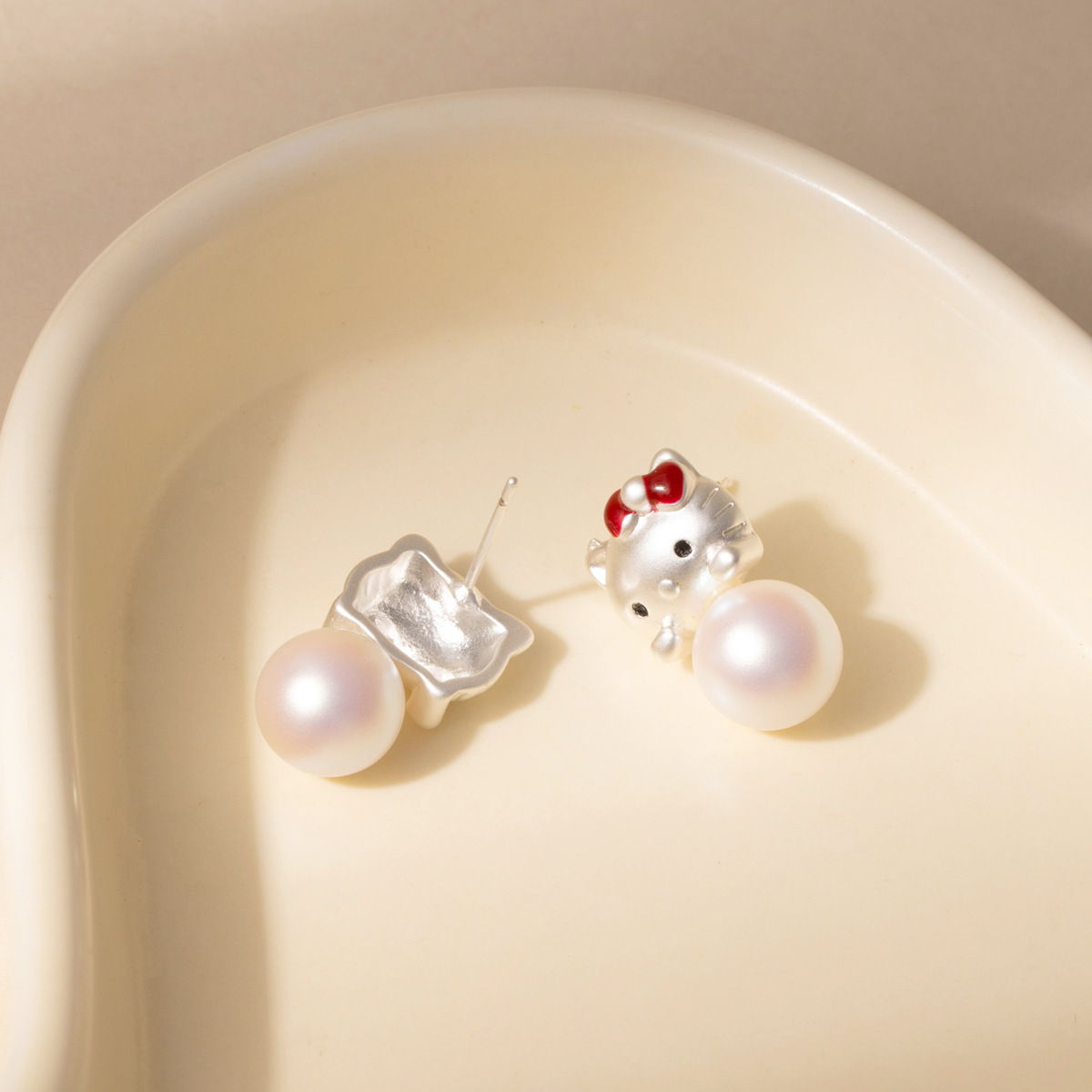 精致可爱甜美风仿人鱼姬珍珠滴釉kitty猫耳钉少女心爆棚百搭耳饰详情5