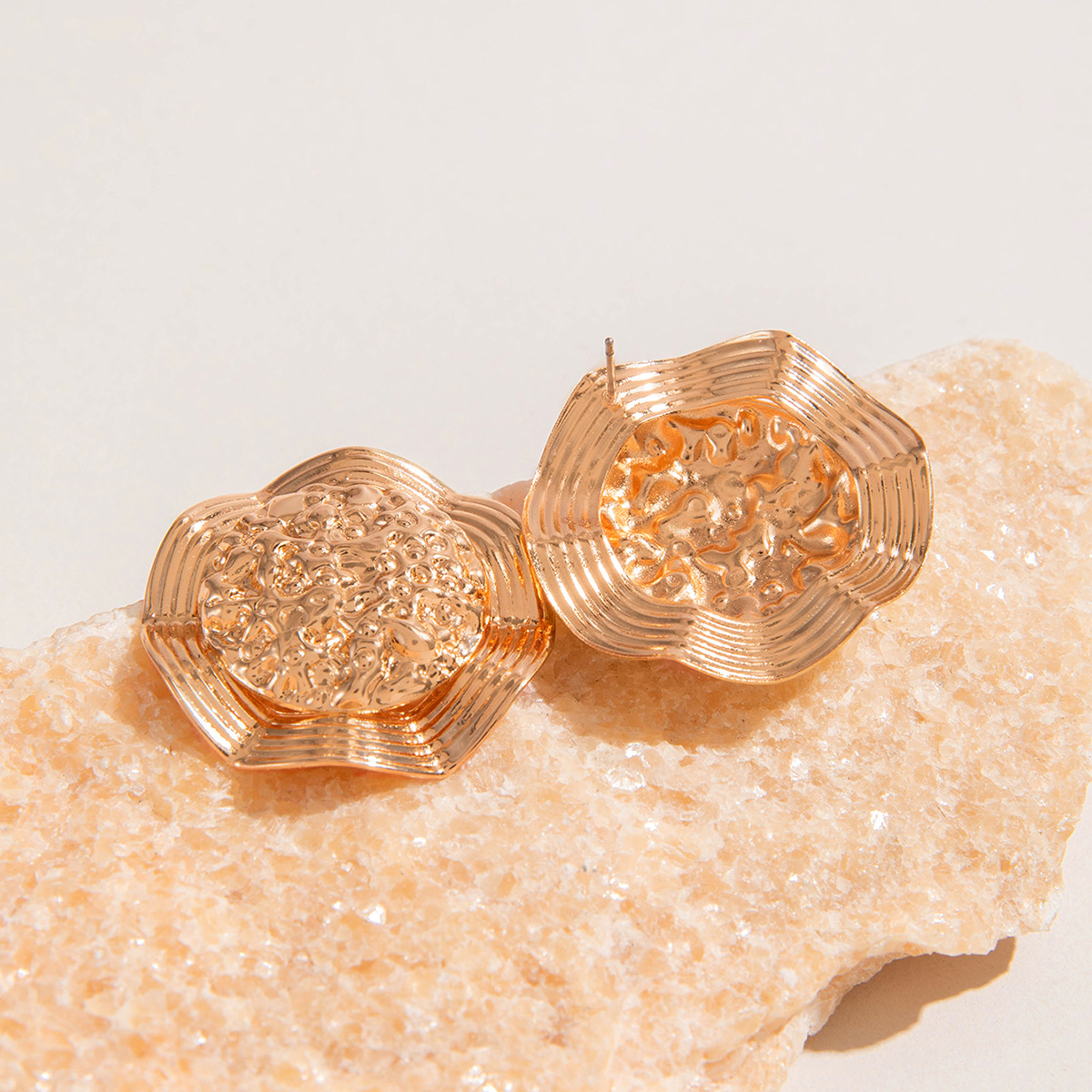 欧美跨境复古水滴形褶皱耳环气质高级感几何椭圆三角形耳钉耳饰女详情9