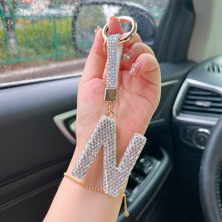 字母钥匙扣陶泥镶钻圆形挂件汽车包包装饰女款精致钻绳挂饰摆件详情1