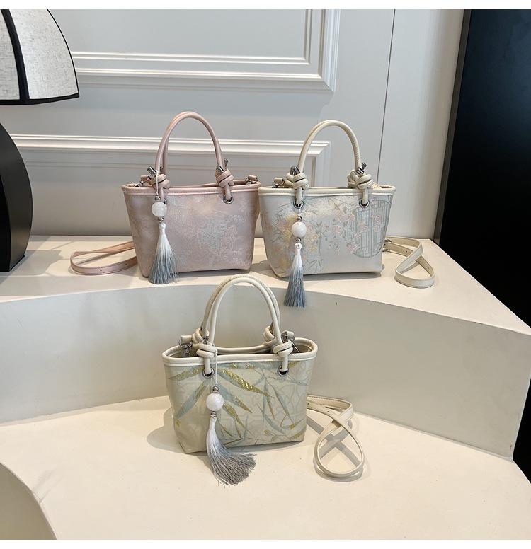 手拎新国潮式刺绣包包女2025春夏新款国风绣花时尚水桶包百搭斜挎包详情13