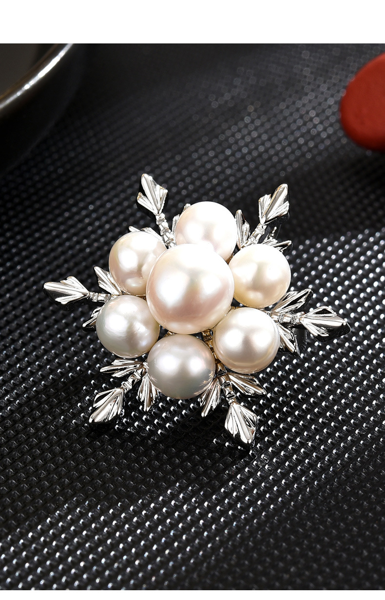 高档淡水珍珠胸针设计感小众胸花高级小香风奢华别针配饰批发女详情16