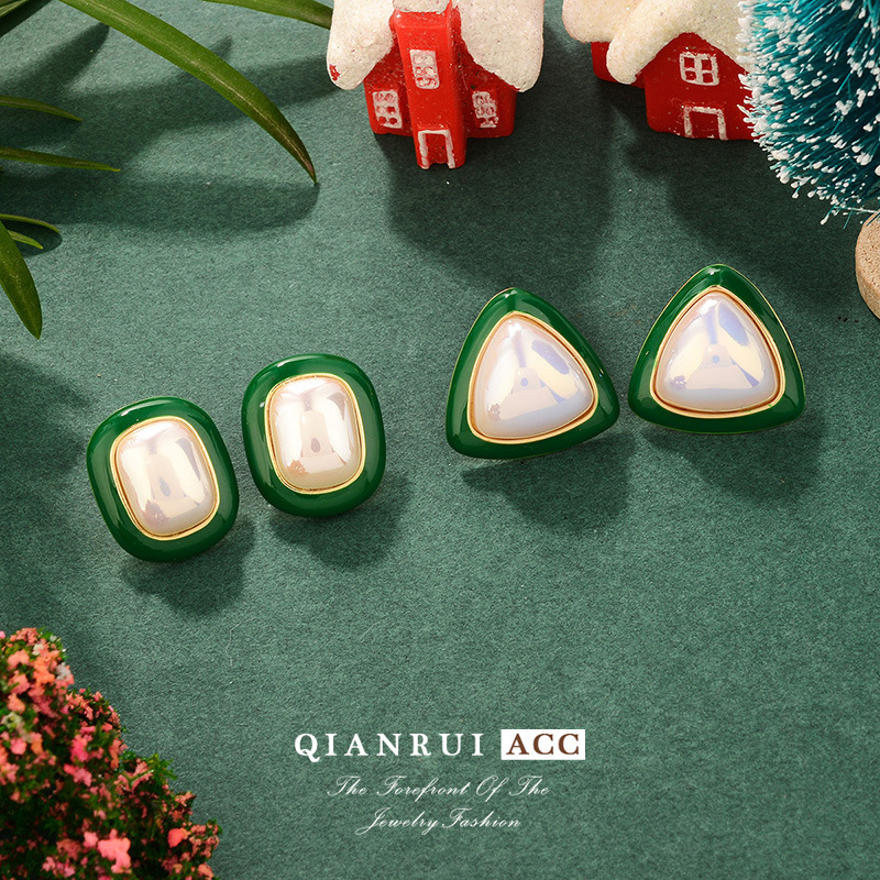 Light luxury and niche green Christmas 2024 French high-end triangular pearl earrings, new trendy silver needle color-preserving stud earrings pic 19