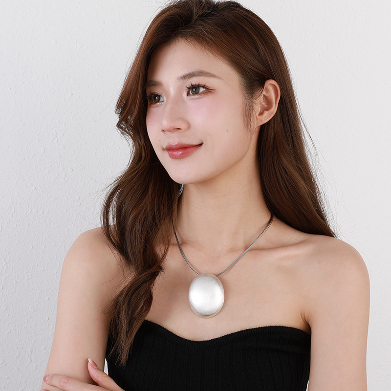 新款跨境专供欧美百搭时尚流行项链几何短链拉丝女式椭圆珠宝首饰详情7