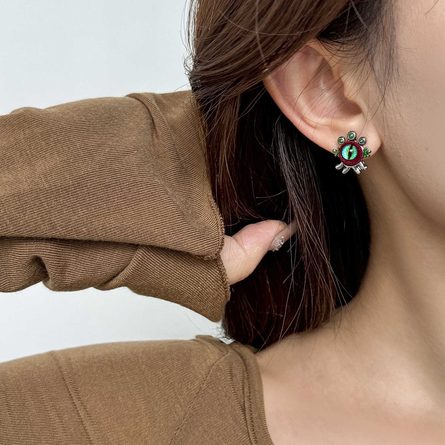 多巴胺彩色大眼恶魔流苏耳环女新款小众设计简约百搭高级耳坠耳饰详情5