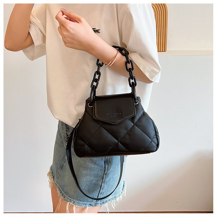 包包女2024新款菱格绣线拼接链条饺子包洋气潮流单肩斜挎手提包包详情14