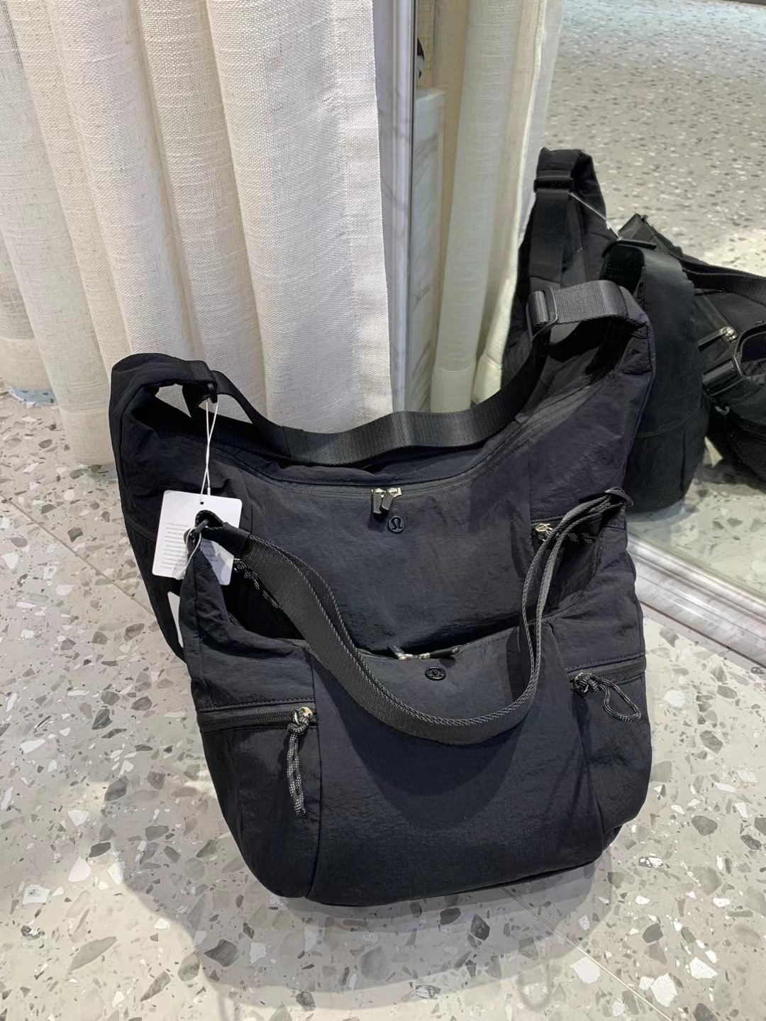 lululemon包大容量休闲百搭13L牛角包月牙包小众女士单肩斜挎包详情12