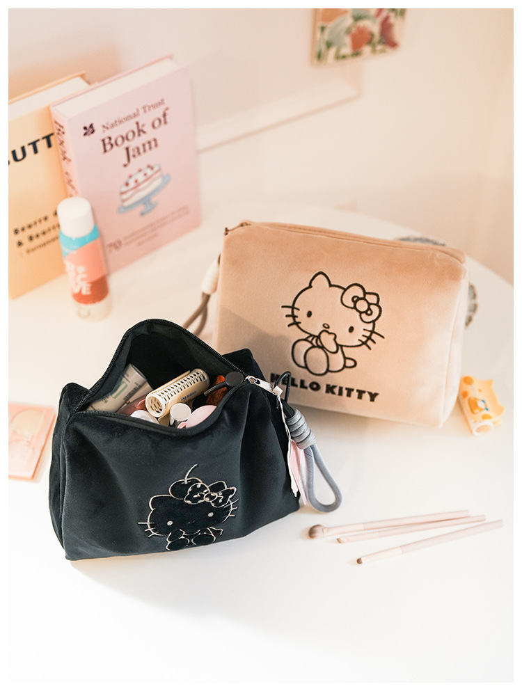 三丽鸥HelloKitty轻盈柔软化妆包可爱卡通大容量高级感立体收纳包详情14