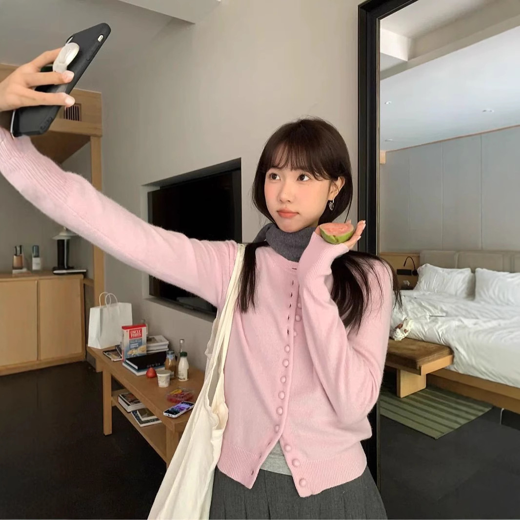 多巴胺简约圆领长袖针织开衫女春季小个子气质减龄单排扣上衣外套详情5