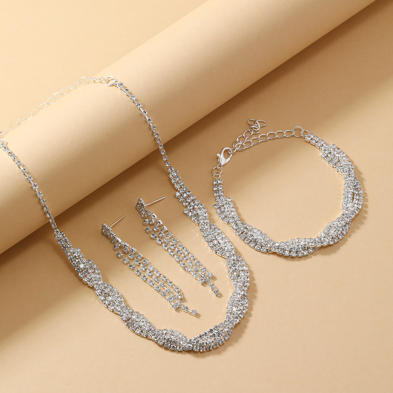 Accesorios de fiesta de boda conjunto de tres piezas decoración de mujer moda garra cadena radiante diamante completo banquete pulsera collar earlop set pic 6