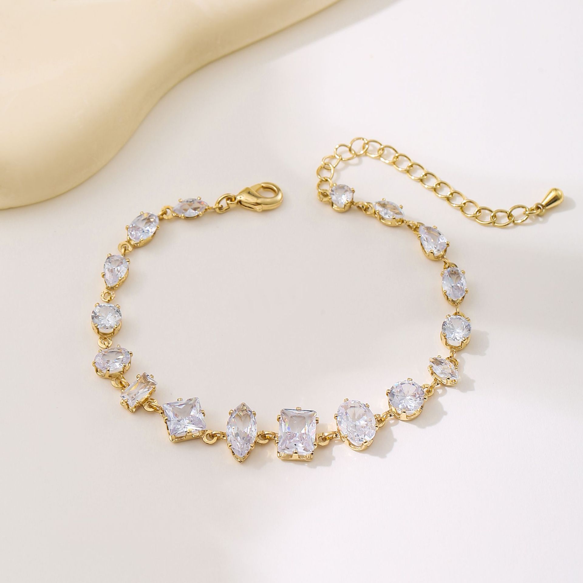 浪漫法式锆石爱心珍珠18K金手链轻奢高级感时尚甜美风首饰套装详情10