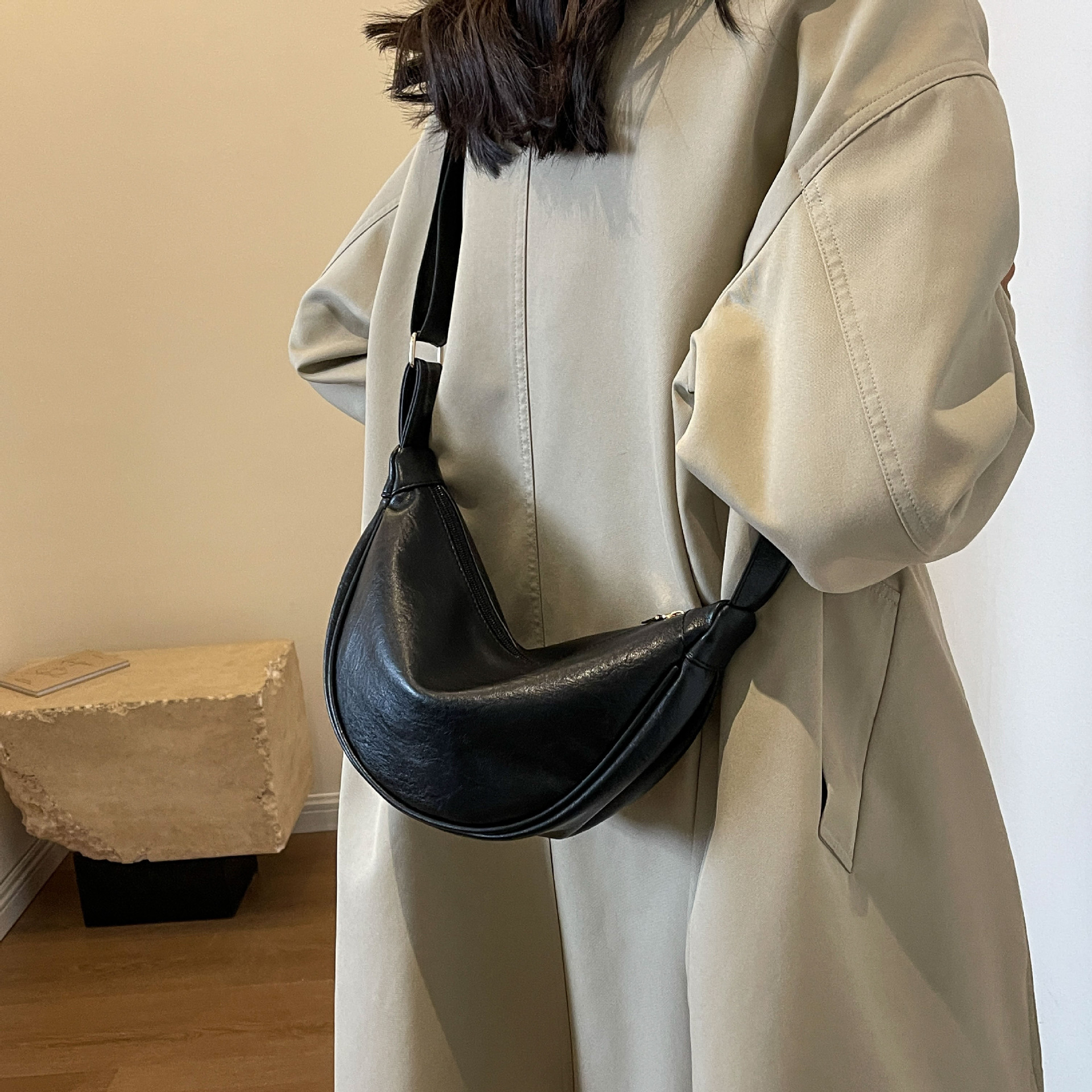 大容量包包女2023新款秋冬潮小众设计单肩斜挎包高级感复古饺子包详情22