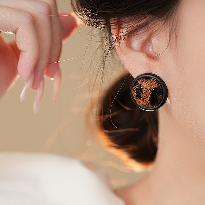 银针跨境复古皮革豹纹圆形耳钉欧美潮流高级感耳环时尚美拉德耳饰详情8