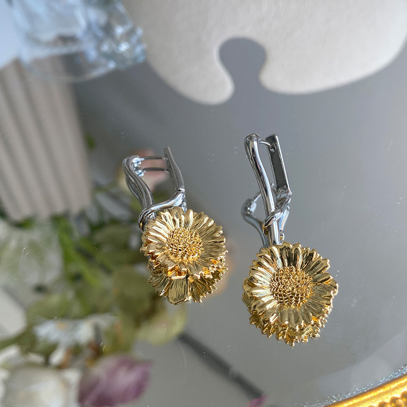 张悦儿同款新款小雏菊耳钉手链女小众设计感高级轻奢气质百搭项链详情4