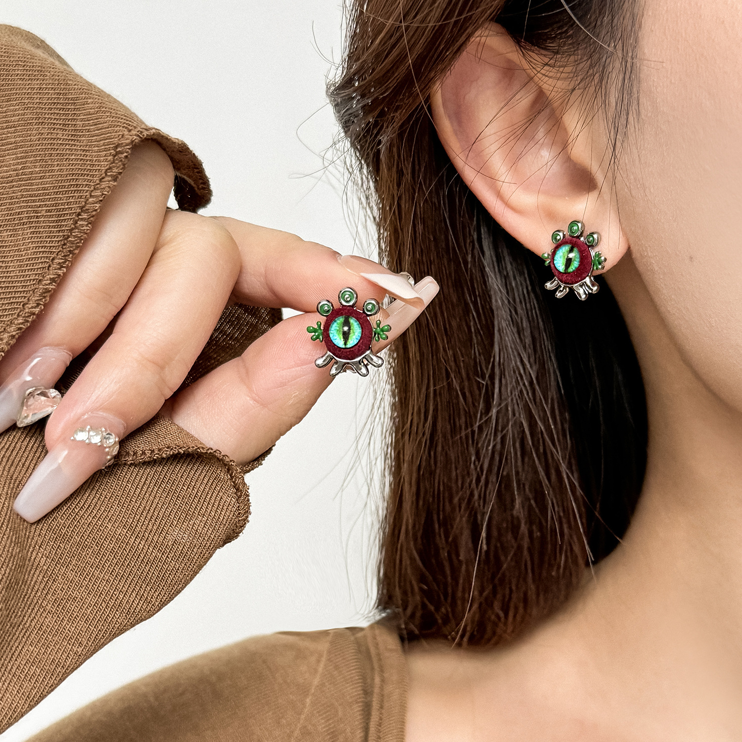 多巴胺彩色大眼恶魔流苏耳环女新款小众设计简约百搭高级耳坠耳饰详情4