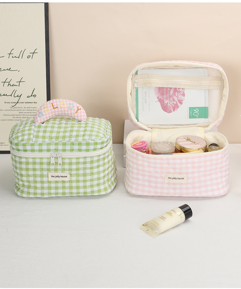 新款ins风格子化妆包大容量高级感可爱便携高颜值收纳包一个起批详情11