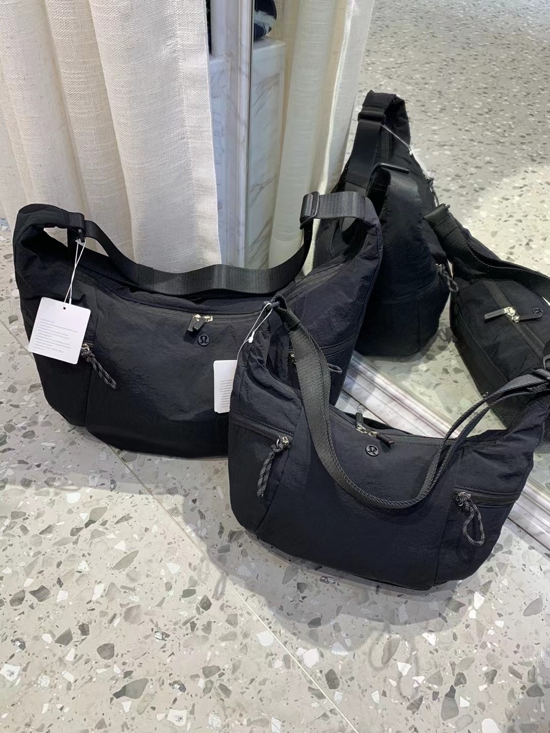 lululemon包大容量休闲百搭13L牛角包月牙包小众女士单肩斜挎包详情14