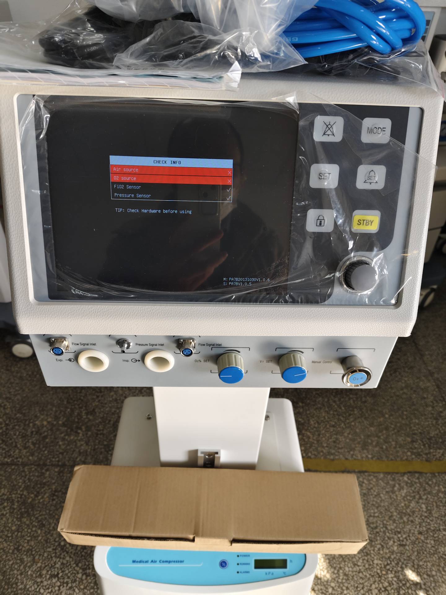 Cross-border exclusive supply PA-700B ventilator trolley with standard air compressor and display screen ventilator pic 13