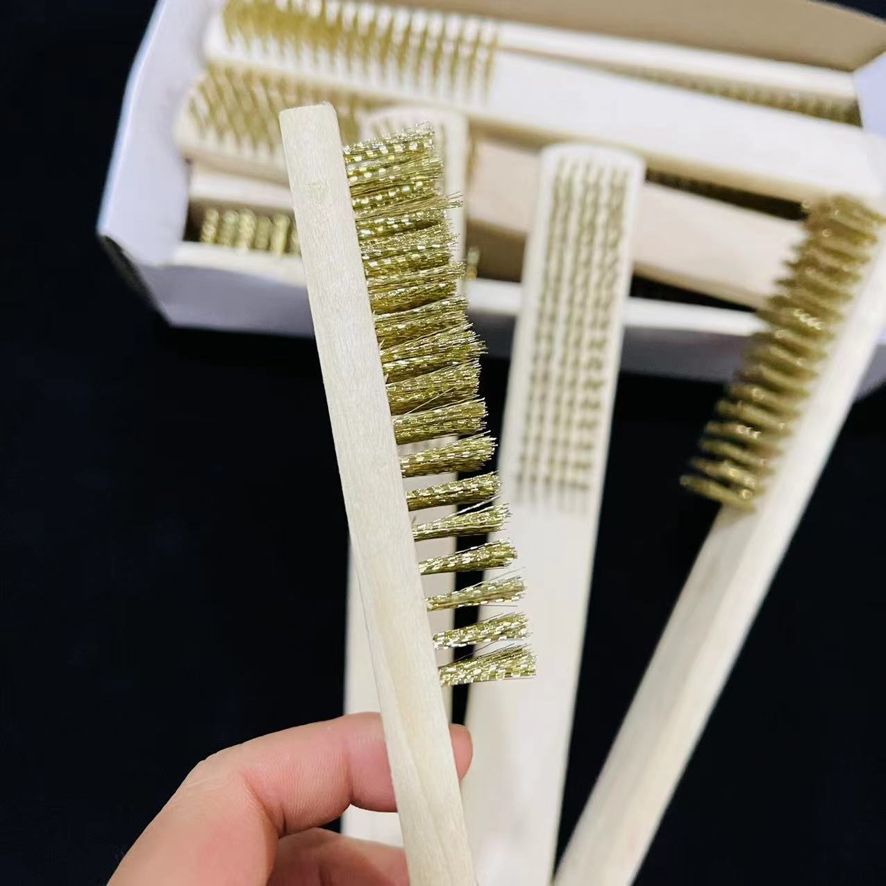 【 Zone 3-7 】 Wire brush 12/ box 360/ Small box of cultural and artistic steel wire brush, wooden handle rust removal and polishing steel brush, Diamond Bodhi walnut cleaning brush, copper brush, iron brush, sink pic 6