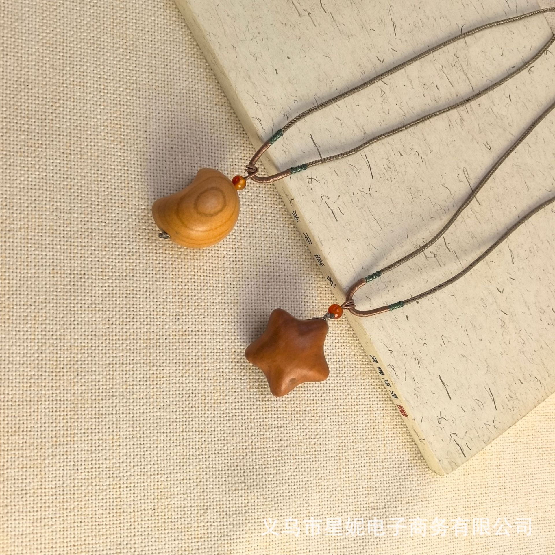 New Chinese-style natural cliff cypress moon pendant necklace for women, retro ethnic style, Zen design, star collarbone chain accessory pic 12