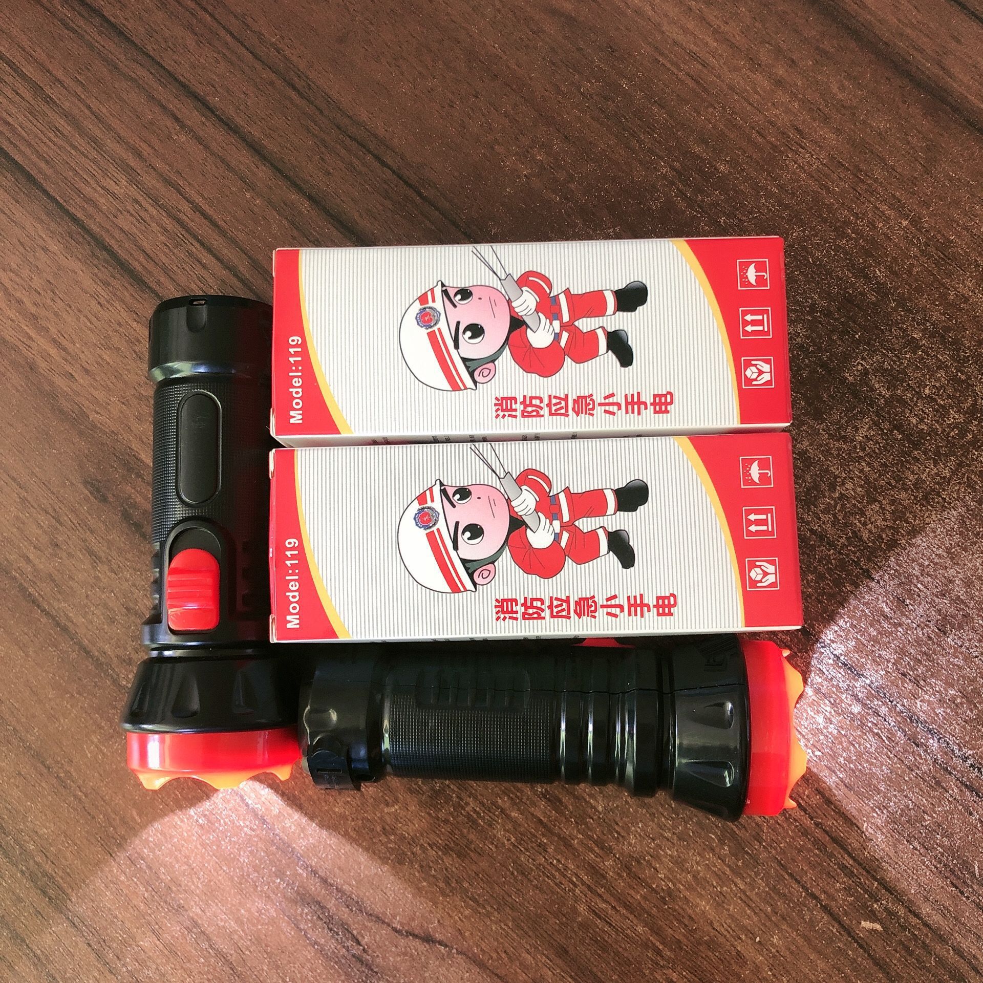 Portable outdoor fire-fighting flashlight with strong light and long range, LED, high-power rechargeable, specifically designed for emergency use in hotels and guesthouses pic 1