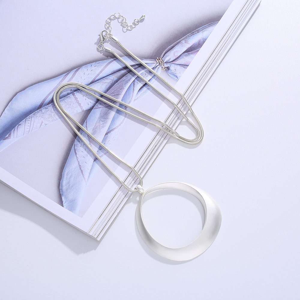 跨境亚马逊热销爆款欧美几何形吊坠长款ins高级项链时尚女毛衣链详情8