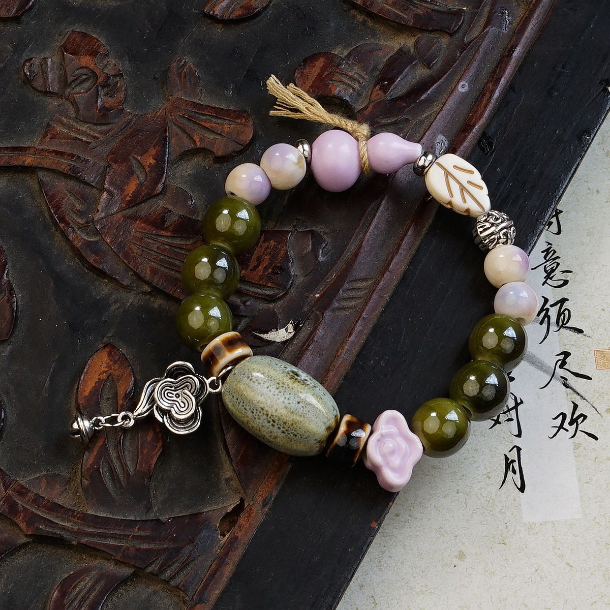 Jingdezhen ceramic bracelet, new Chinese-style bracelet, beaded handcrafted, versatile, ethnic style, fashionable daily, niche wholesale pic 4