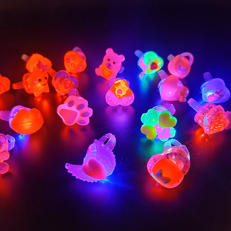 新款3D树脂情人节发光戒指儿童LED发光玩具手指灯节日小礼品批发详情5