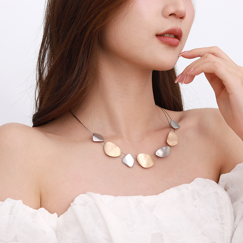 外贸爆款欧美流行时尚简约百搭撞色几何合金女士精致高级锁骨链详情6