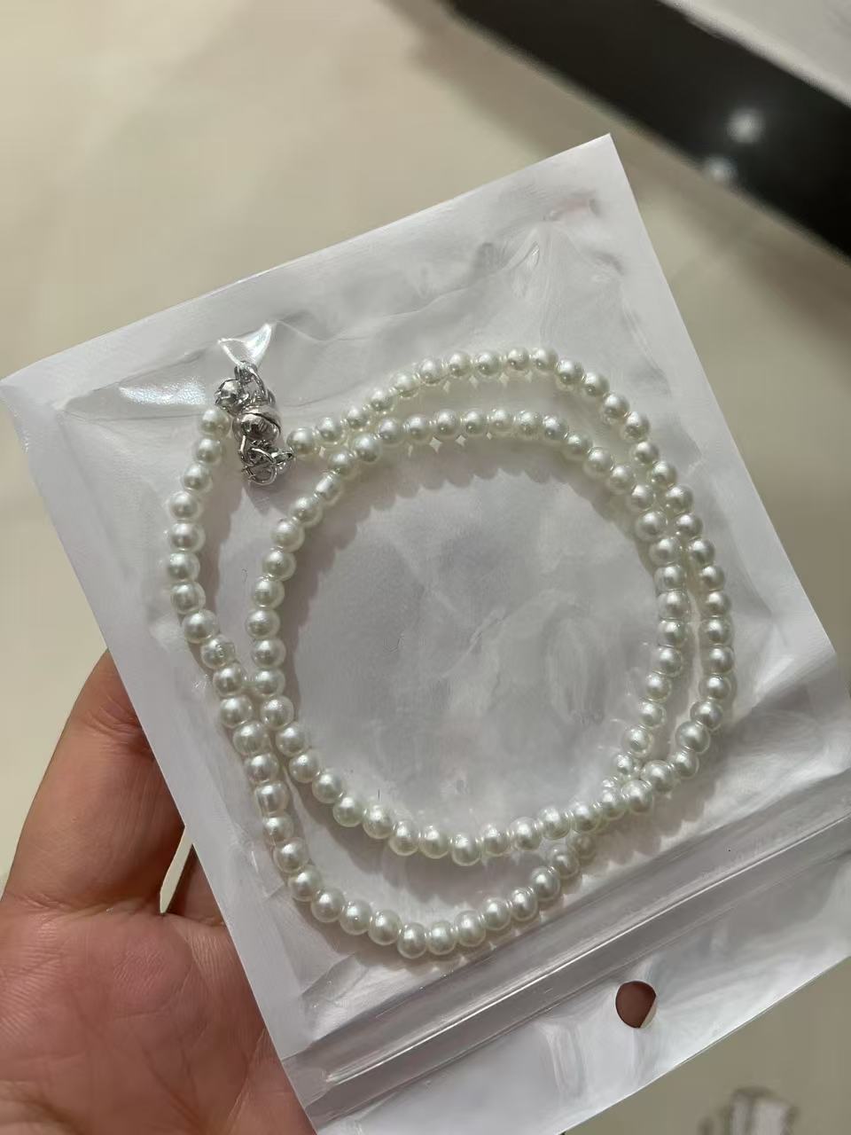 施家澳白磁吸扣正圆珍珠项链女时尚名媛颈链气质设计高级感锁骨链详情3