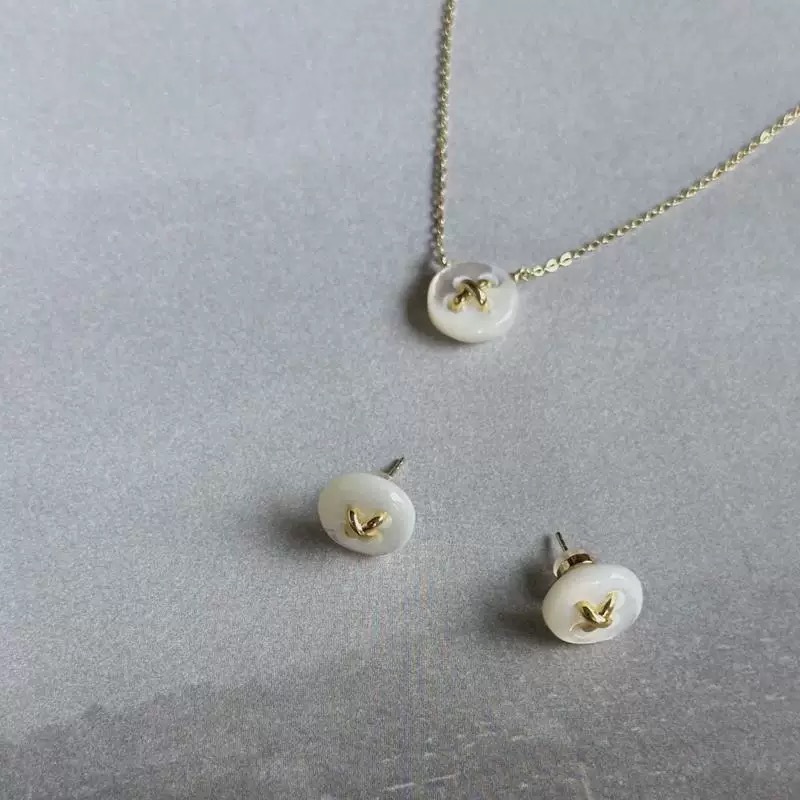 何*贝母纽扣项链 高级感轻奢优雅简约ins风白色纽扣耳钉项链套装详情4