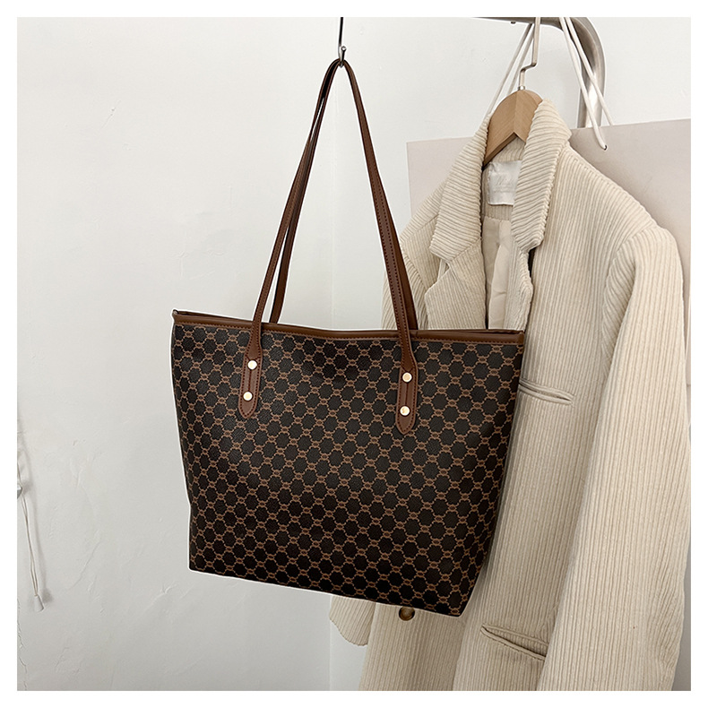 A simple and fashionable large-capacity bag for women in 2025, a trendy six-year tote bag for women, a large-capacity single-shoulder bag for commuting pic 30