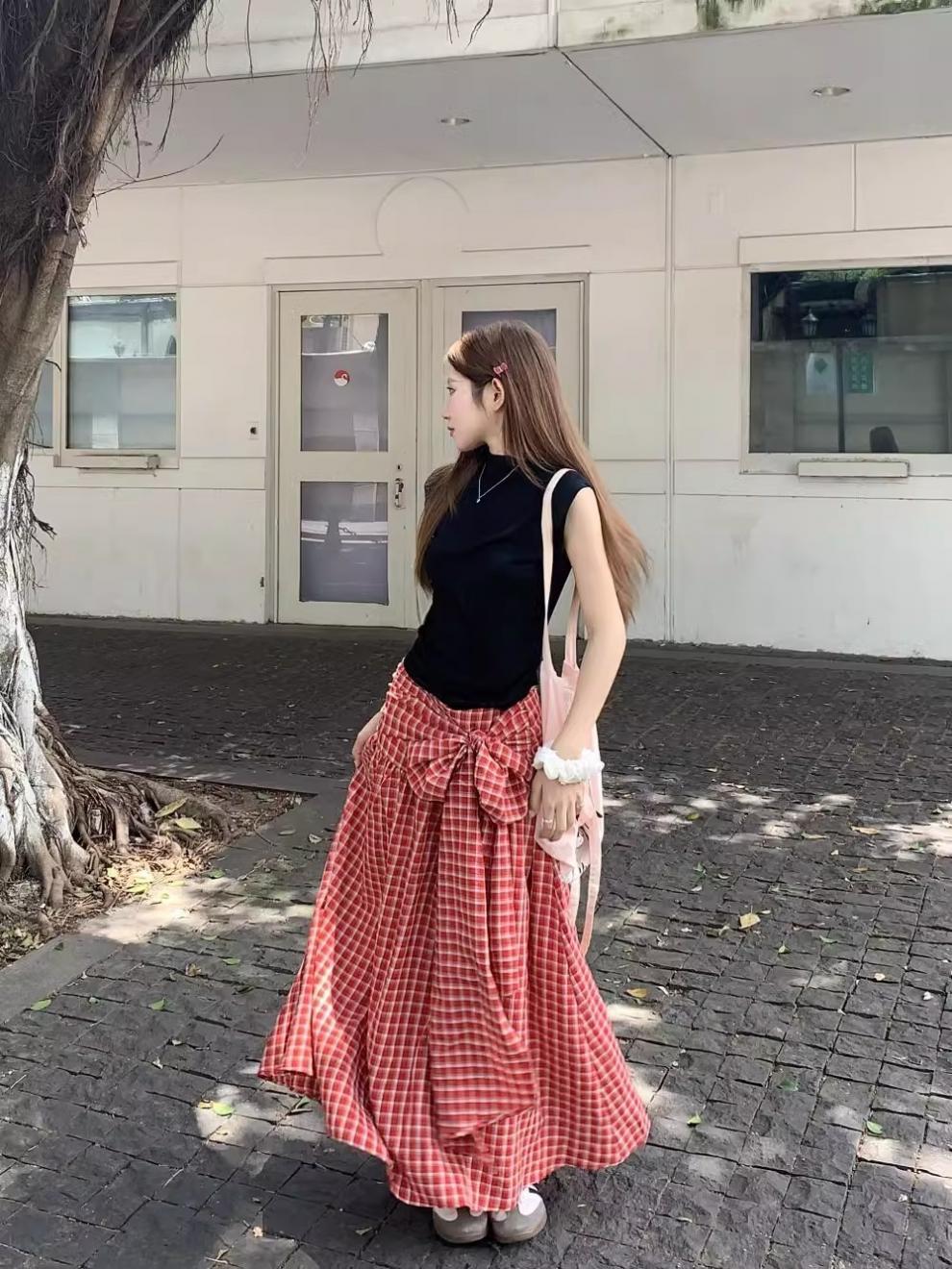 Retro red spicy girl checkered strappy skirt, a new summer design with a niche fashion sense, high-waisted long dress pic 4