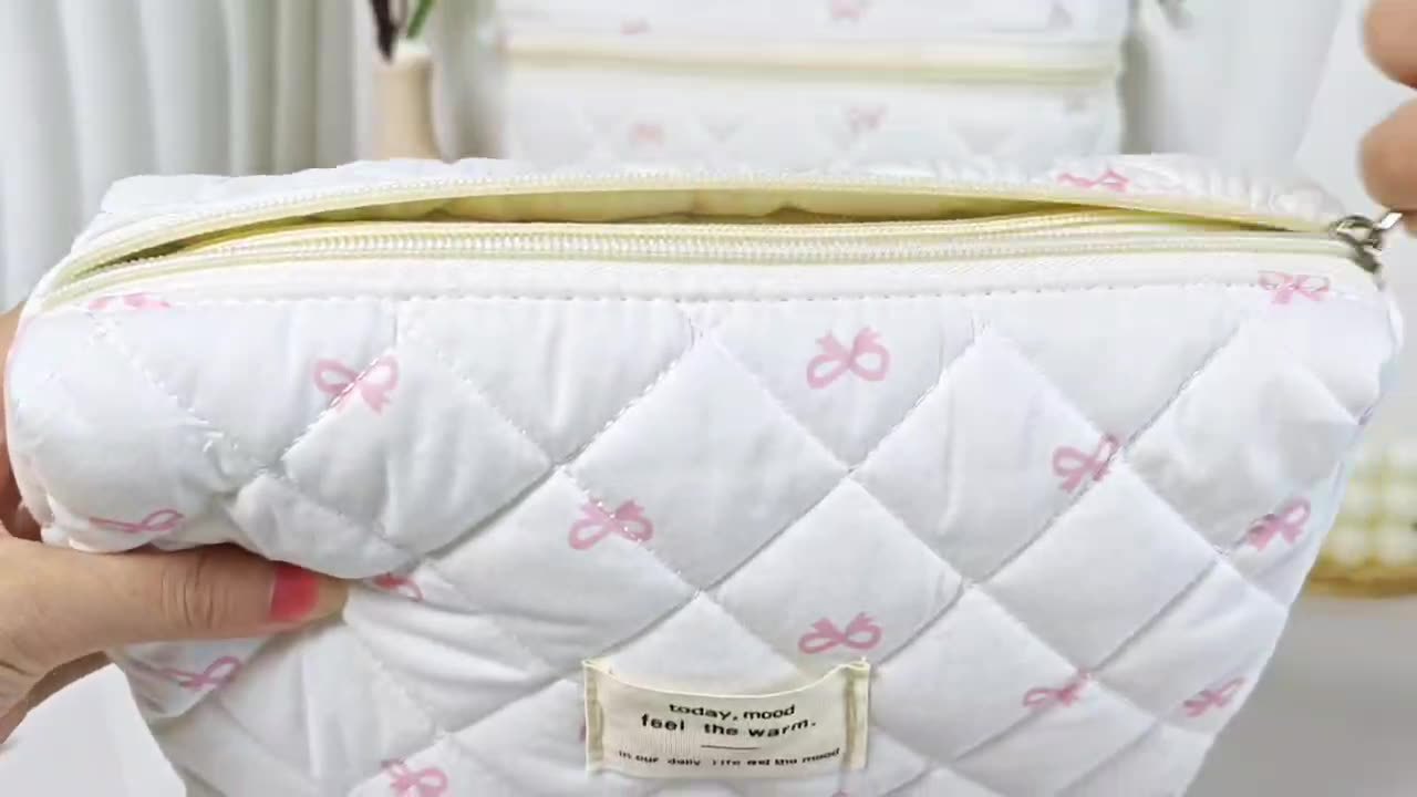 新款手提蝴蝶化妆包大容量绗缝便携收纳袋ins风旅行小物品收纳包详情23