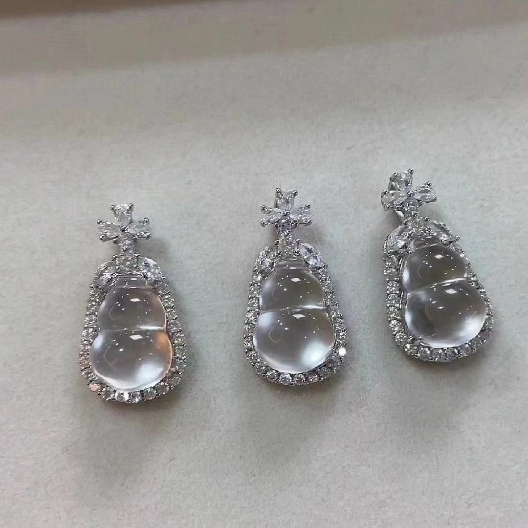 The pure silver water foam jade necklace has a strong luster, is fresh and transparent. The 925 silver gourd pendant features a niche design and is suitable for both men and women pic 1