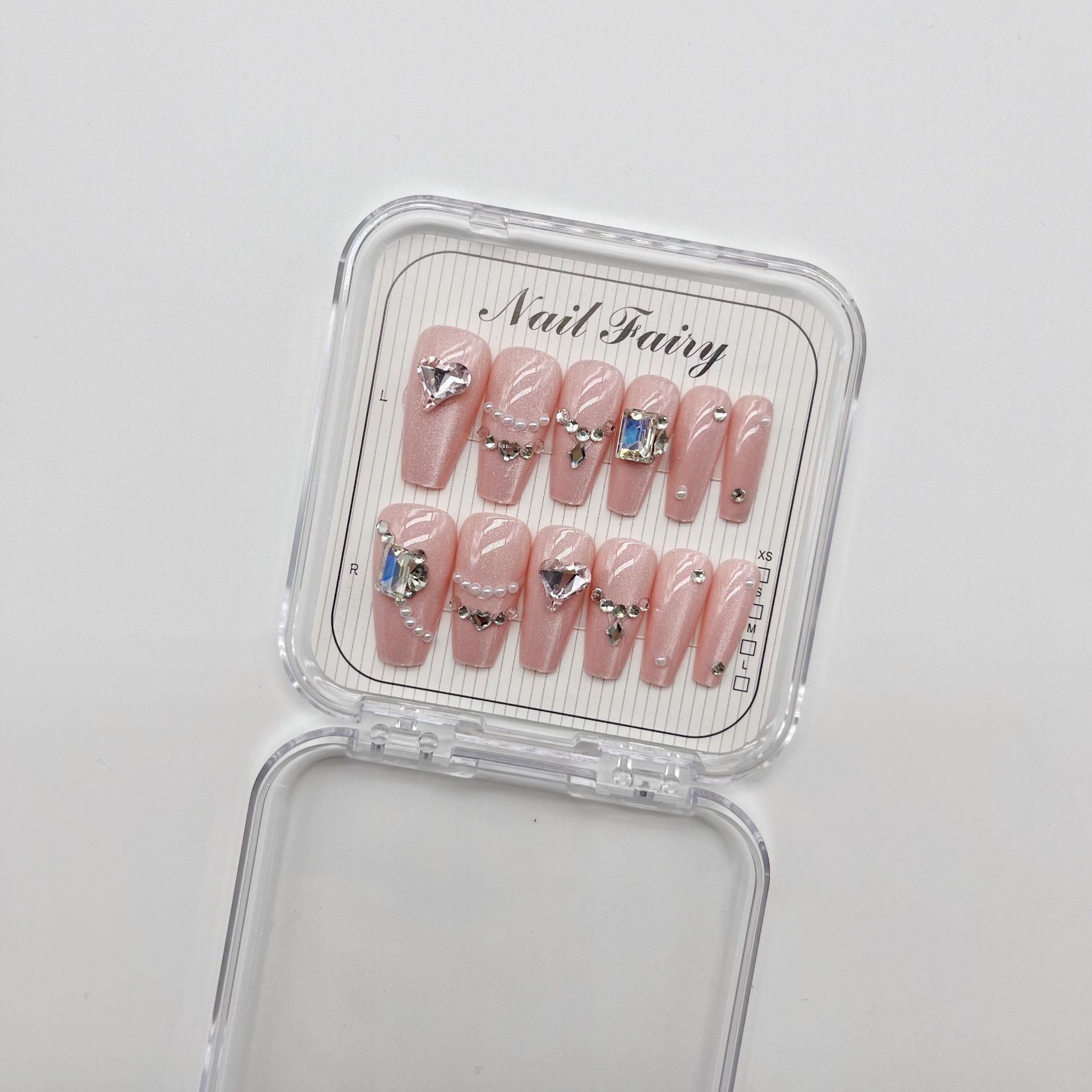 The new wearable nail products, including finished nail stickers, wearable nail plates, heart-shaped sparkling diamond nail art, and false nails, have become bestsellers on Xiaohongshu pic 6