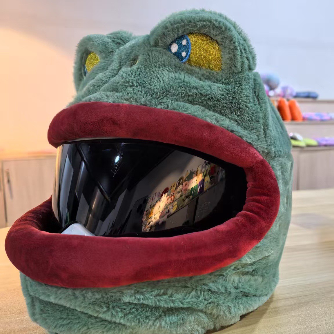 毛绒头盔套搞怪大嘴青蛙全盔帽罩机车头套跨境新品头盔套帽详情11