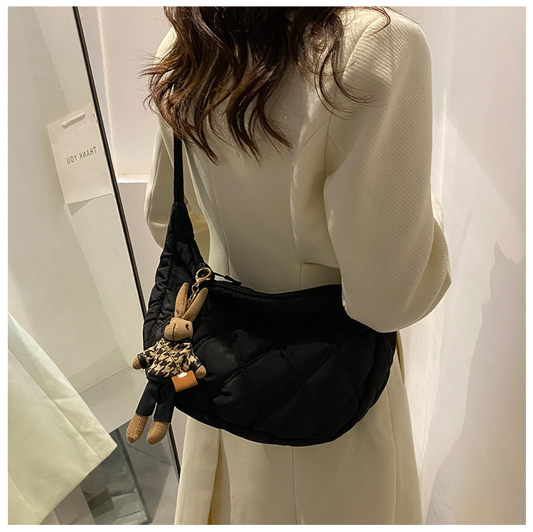 The new, trendy and fashionable single-shoulder crossbody bag with diamond-patterned embroidery thread for women in 2021, the popular dumpling bag pic 41