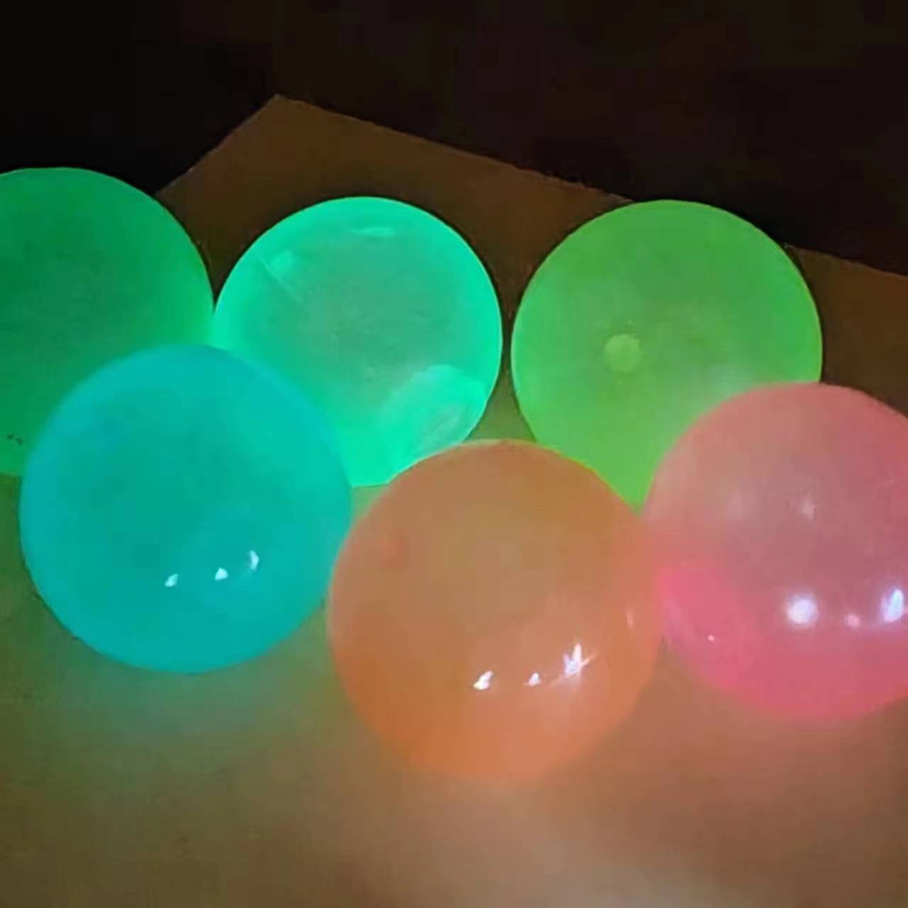 抖音夜光吸顶球粘靶球粘墙减压发泄球tpr互动儿童飞镖粘粘球玩具详情2
