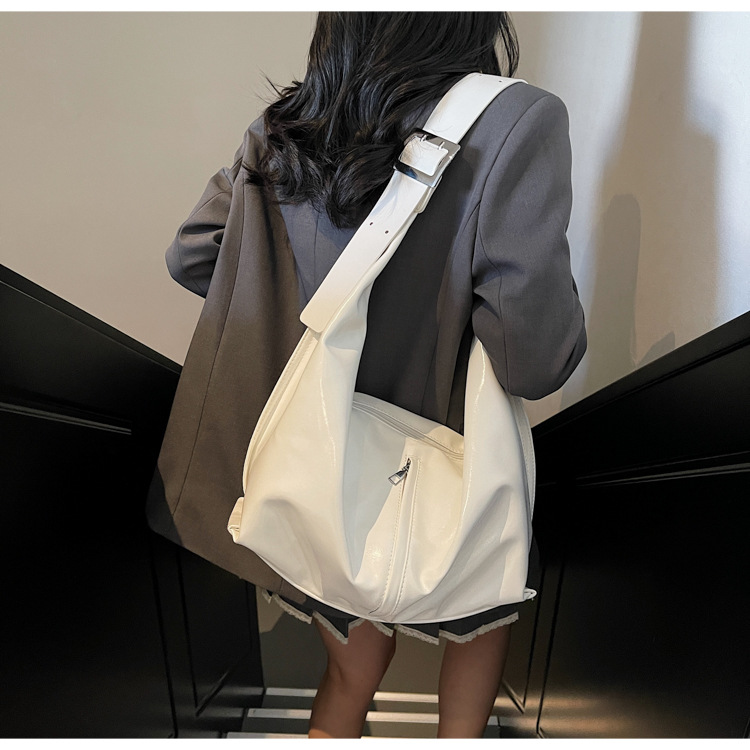 大容量腋下包女2025新款春夏季休闲百搭单肩斜挎包流行通勤饺子包详情20