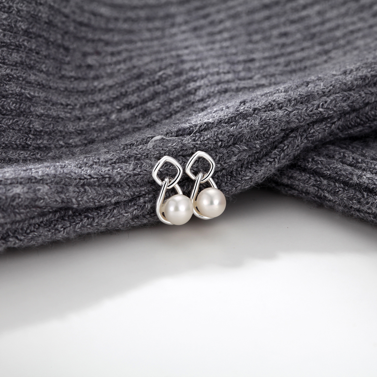s999 plata esterlina foot light aretes de lujo perla natural agua dulce versión coreana de geometría irregular plata esterlina aretes de cultivo oreja agujero pic 12