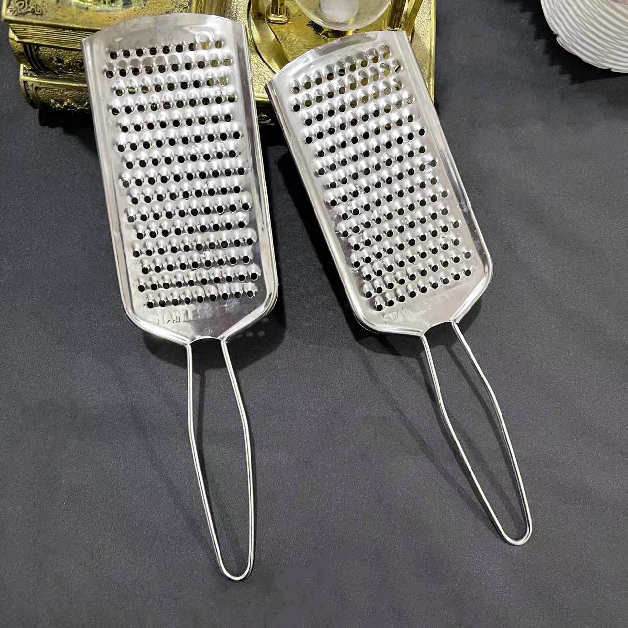 【 Zone 2-7 】 Long-handled grater 20 yuan per bundle 1000 yuan per box Kitchenware Vegetable cutter, potato shreder, grater and slicer, radish and potato grater, grater board, insert shreds 1 yuan pic 5