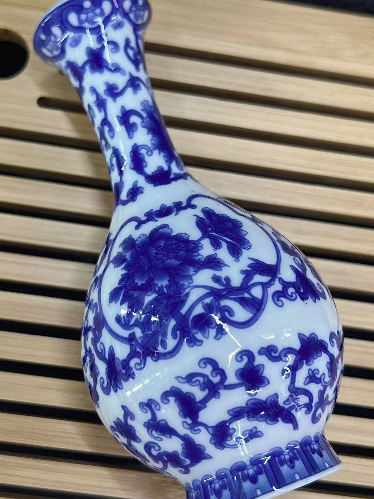 Blue and white porcelain mini vases, ceramic ornaments, Chinese-style vases, wholesale of dried flower vases in Jingdezhen, ceramic small flower vases pic 5