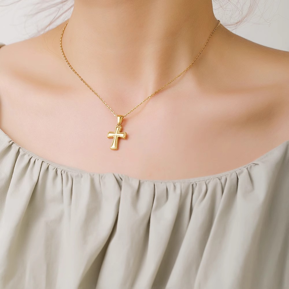 Titanium steel cross pendant necklace for women, an ins European and American niche design stainless steel necklace, a versatile collarbone chain accessory pic 2