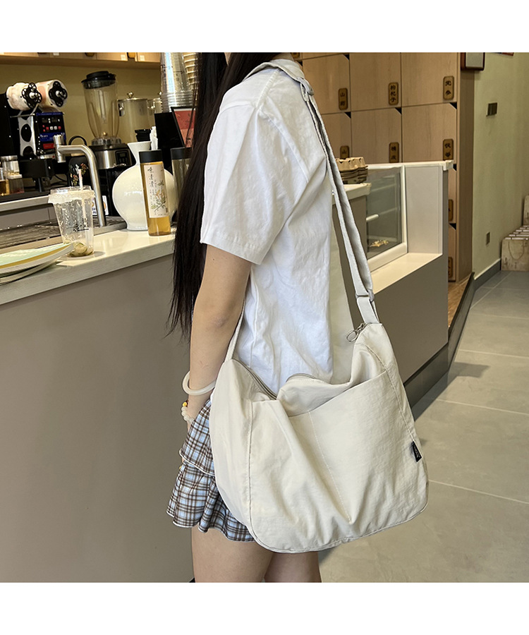 新潮斜挎邮差包日系休闲尼龙单肩托特包男女设计感小众通勤斜挎包详情14